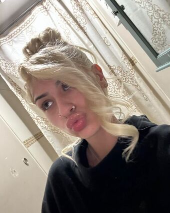 Hollynbanks Nakenläckor OnlyFans Foto 2