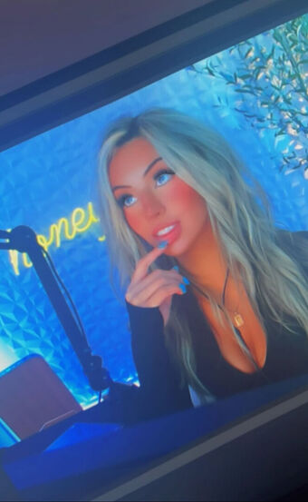 Honeyxxo Nakenläckor OnlyFans Foto 30