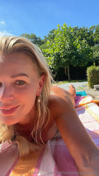 hotterthenmydaughter Nakenläckor OnlyFans Foto 10