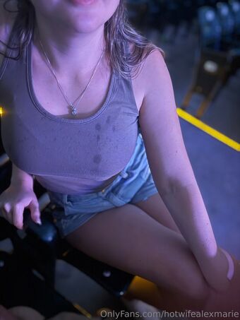 hotwifealexmarie Nakenläckor OnlyFans Foto 7