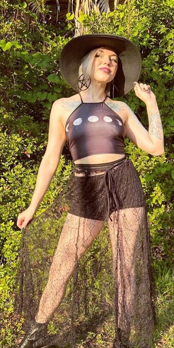Hythrall Nakenläckor OnlyFans Foto 13