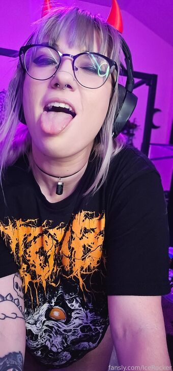IceRocker Nakenläckor OnlyFans Foto 58