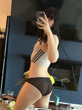 ickyypeach Nakenläckor OnlyFans Foto 8