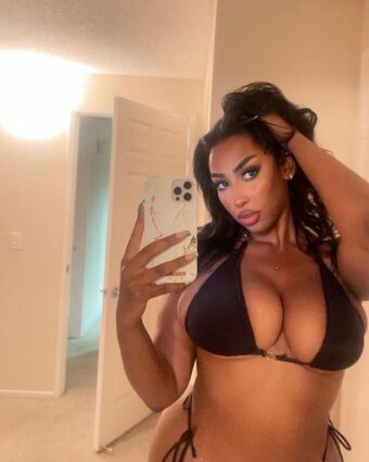 iLLi.y Nakenläckor OnlyFans Foto 19