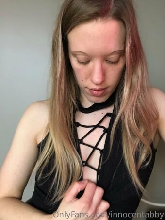 innocentabby Nakenläckor OnlyFans Foto 6