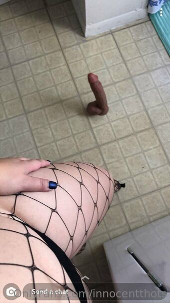 InnocentThots Nakenläckor OnlyFans Foto 15