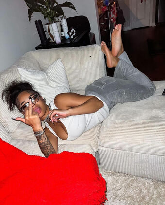 insuiwetrust Nakenläckor OnlyFans Foto 4