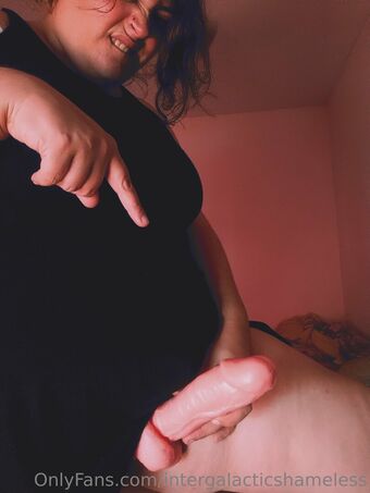 intergalacticshameless Nakenläckor OnlyFans Foto 9