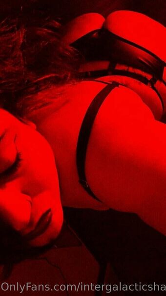 intergalacticshameless Nakenläckor OnlyFans Foto 15