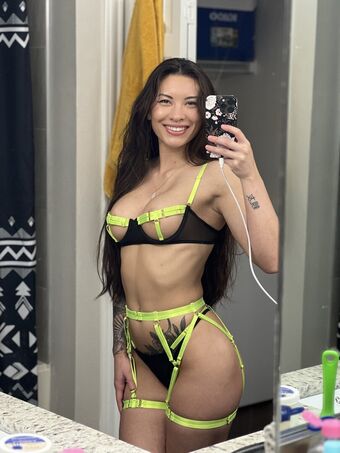 iris_est2020 Nakenläckor OnlyFans Foto 14