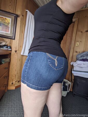 irisreigns Nakenläckor OnlyFans Foto 14