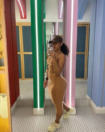 Isaury Calvo Nakenläckor OnlyFans Foto 9