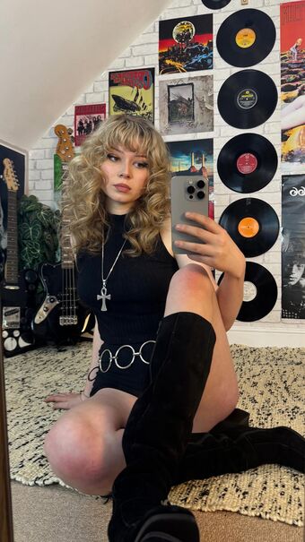 Issy Allen Nakenläckor OnlyFans Foto 52