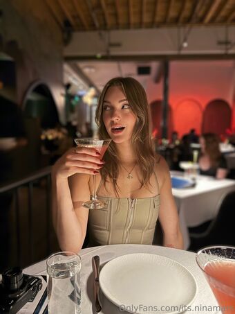its.ninamars Nakenläckor OnlyFans Foto 12