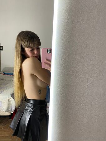 itsleaaa Nakenläckor OnlyFans Foto 16