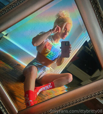 ittybritty08 Nakenläckor OnlyFans Foto 17