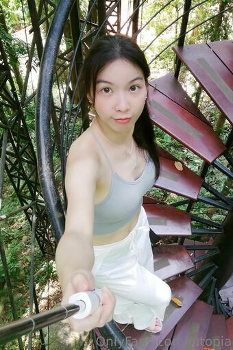 iutopia Nakenläckor OnlyFans Foto 17