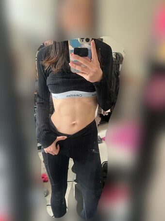 Izzy Ace Nakenläckor OnlyFans Foto 26