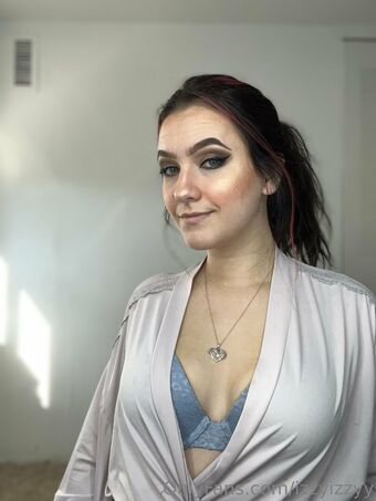 izzyizzyy Nakenläckor OnlyFans Foto 11