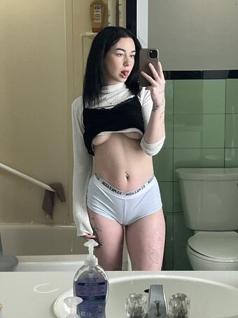 Jade Shae Nakenläckor OnlyFans Foto 1