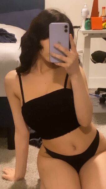 Jadjin Nakenläckor OnlyFans Foto 4