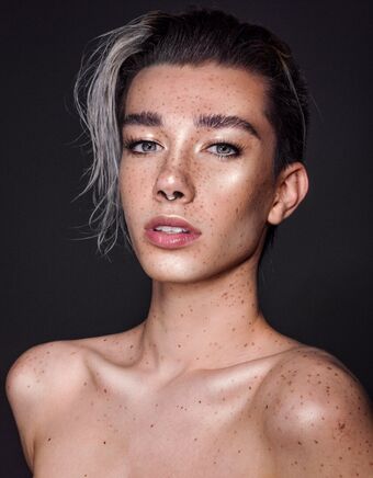 jamescharles Nakenläckor OnlyFans Foto 16
