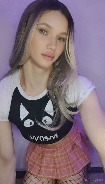jizzyjasi Nakenläckor OnlyFans Foto 59