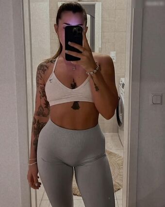 juleesrules Nakenläckor OnlyFans Foto 17