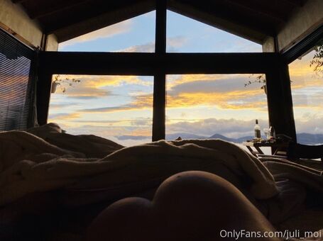 juli_moi Nakenläckor OnlyFans Foto 3