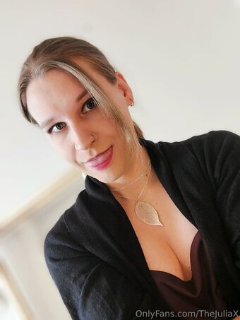 julia.x Nakenläckor OnlyFans Foto 1