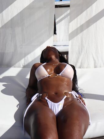 JulyBubbles Nakenläckor OnlyFans Foto 55