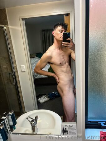 justmax- Nakenläckor OnlyFans Foto 7