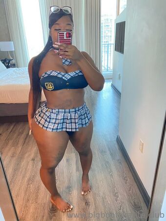 karitamonique Nakenläckor OnlyFans Foto 31