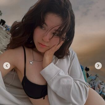 Kariwahh Nakenläckor OnlyFans Foto 37