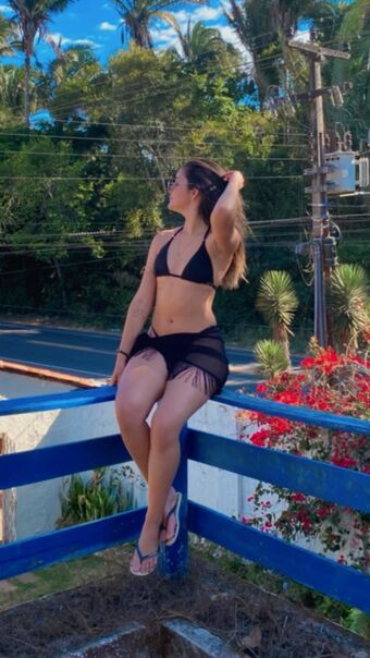 Karla Hellen Nakenläckor OnlyFans Foto 2