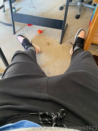 kingalex2021 Nakenläckor OnlyFans Foto 3