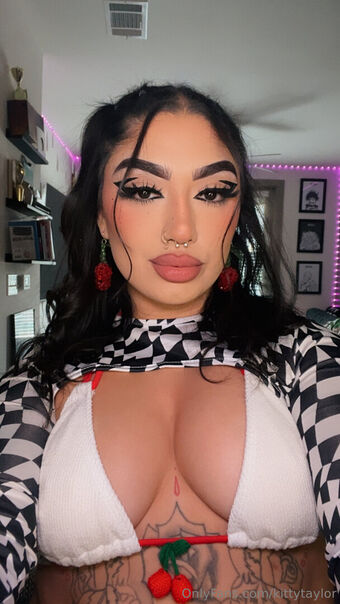 kittytaylor Nakenläckor OnlyFans Foto 1