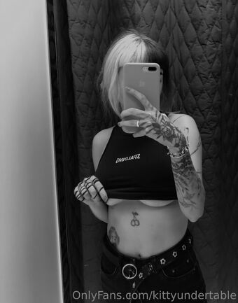 kittyundertable Nakenläckor OnlyFans Foto 2