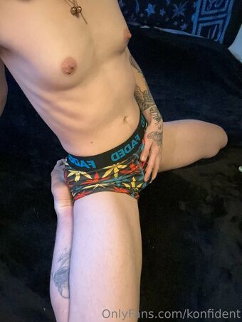 konfident Nakenläckor OnlyFans Foto 22