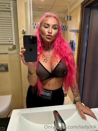 ladyink Nakenläckor OnlyFans Foto 4