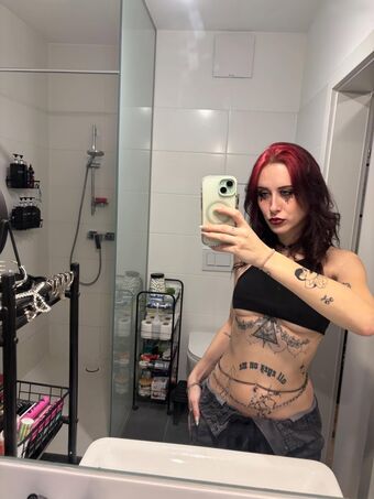 _laechle_ Nakenläckor OnlyFans Foto 1