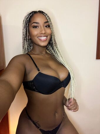 Lailasantiago Nakenläckor OnlyFans Foto 6