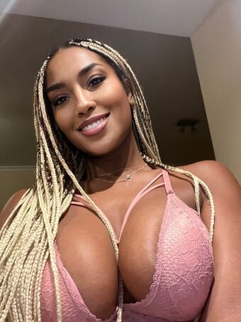 Lailasantiago Nakenläckor OnlyFans Foto 8
