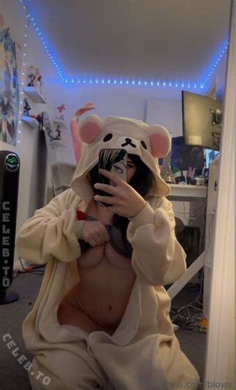 lain.verse Nakenläckor OnlyFans Foto 11
