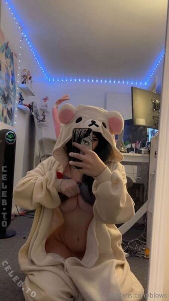 lain.verse Nakenläckor OnlyFans Foto 16
