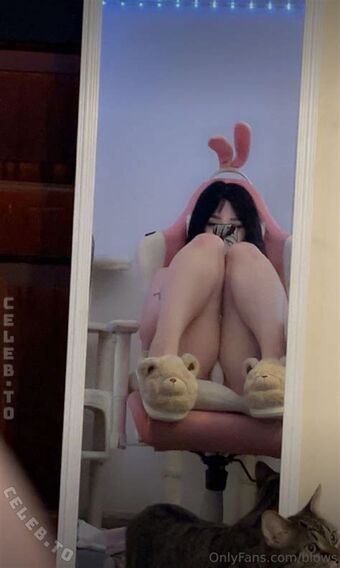 lain.verse Nakenläckor OnlyFans Foto 19