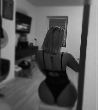 Lauraasterya Nakenläckor OnlyFans Foto 17