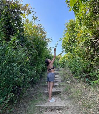 Leilani Azalea Nakenläckor OnlyFans Foto 33