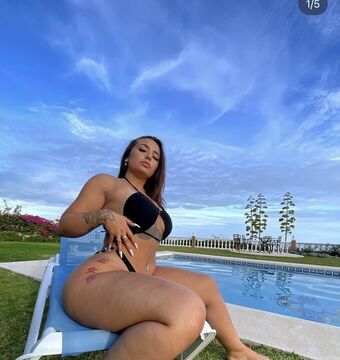 Lele Dev Nakenläckor OnlyFans Foto 3
