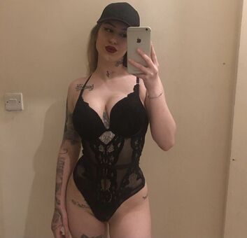 Leotiska Nakenläckor OnlyFans Foto 2